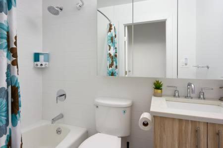 Sunny Apartment In Chelsea