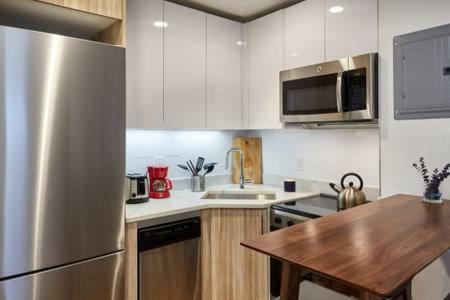 Sunny Apartment In Chelsea