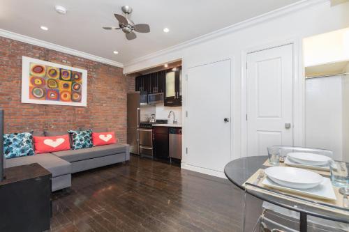 Midtown West 2 Bedroom Apartment