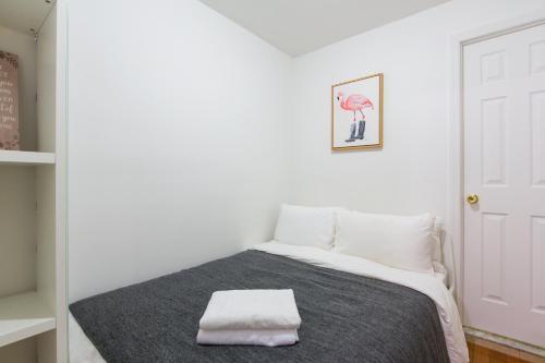 Downtown Grand Apartment
