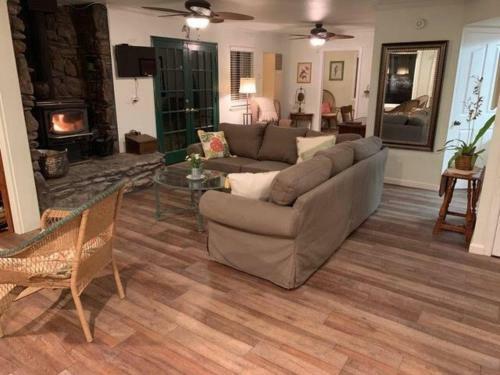 Apartamento Hillside Cottage Retreat