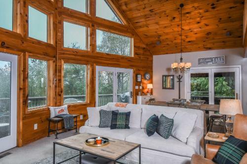 The Quarterdeck Four-bedroom Holiday Home