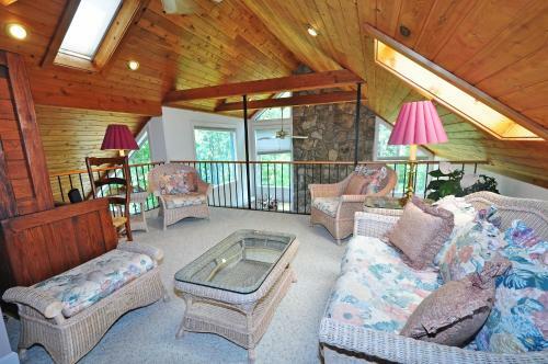 Sunrise Four-bedroom Holiday Home