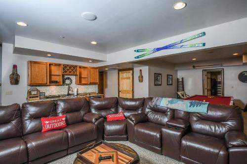 Hemlock Hideaway Six-bedroom Holiday Home