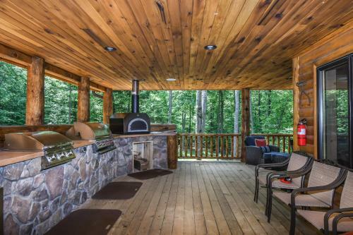 Hemlock Hideaway Six-bedroom Holiday Home