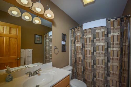 Bear Hollow Five-bedroom Holiday Home