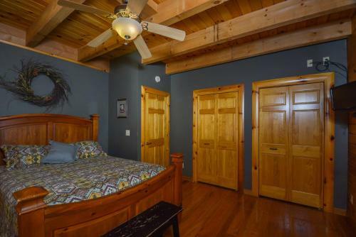 Bear Hollow Five-bedroom Holiday Home