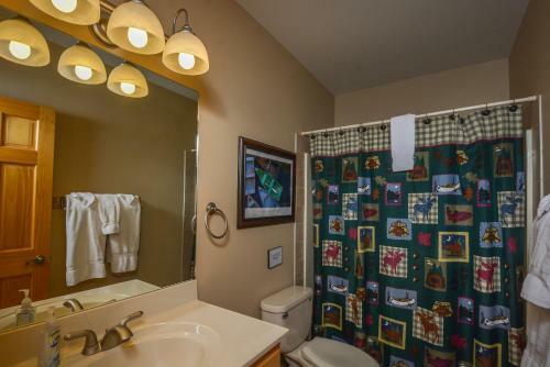 Bear Hollow Five-bedroom Holiday Home