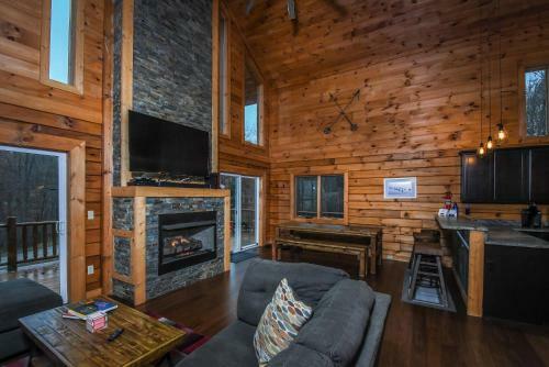Lakestar Chalet Five-bedroom Holiday Home