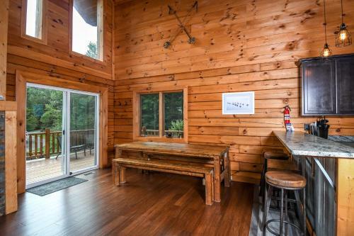 Lakestar Chalet Five-bedroom Holiday Home