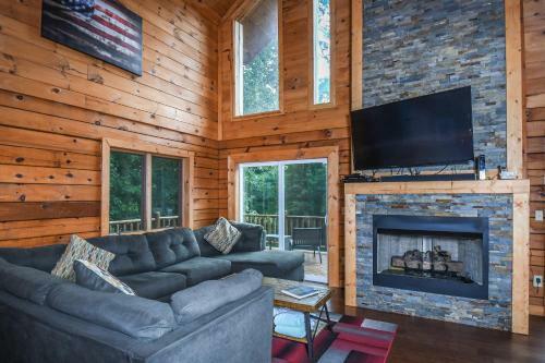 Lakestar Chalet Five-bedroom Holiday Home