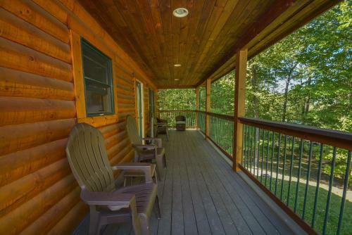 Bear Paws Two-bedroom Cabin