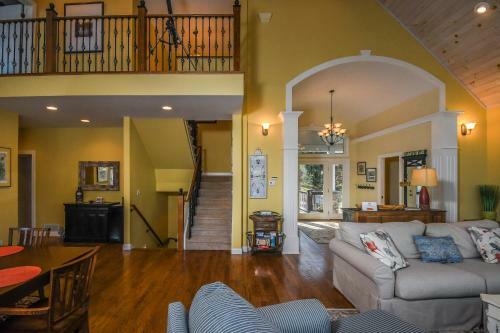 Jewel In Paradise Five-bedroom Holiday Home