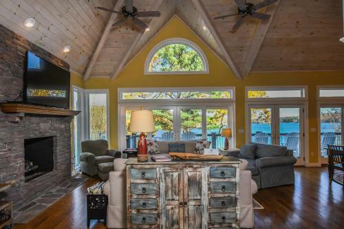Jewel In Paradise Five-bedroom Holiday Home