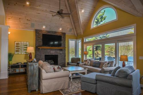 Jewel In Paradise Five-bedroom Holiday Home