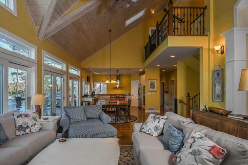 Jewel In Paradise Five-bedroom Holiday Home