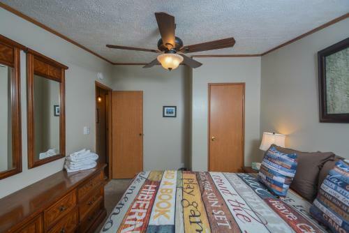 Knotty Pines Three-bedroom Holiday Home