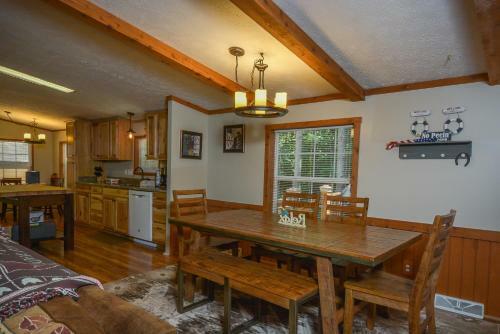 Knotty Pines Three-bedroom Holiday Home