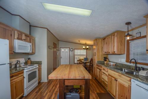 Knotty Pines Three-bedroom Holiday Home
