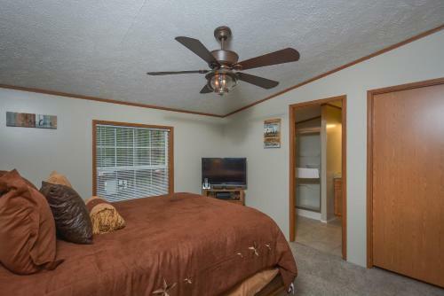 Knotty Pines Three-bedroom Holiday Home