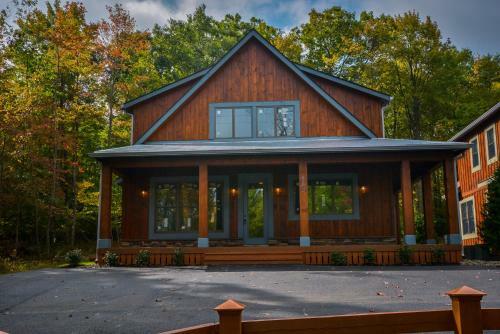Twin Retreats Ten-bedroom Holiday Home