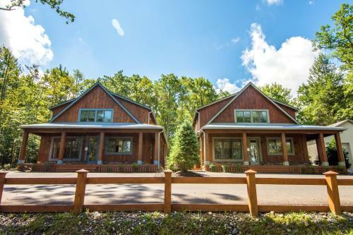 Twin Retreats Ten-bedroom Holiday Home