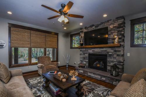Twin Retreats Ten-bedroom Holiday Home