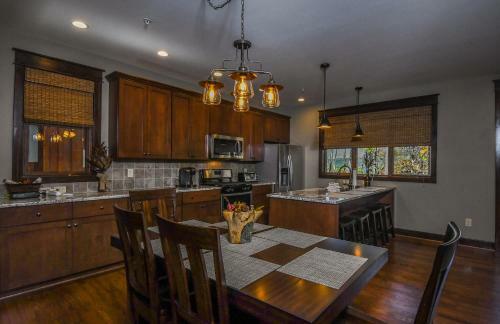 Twin Retreats Ten-bedroom Holiday Home