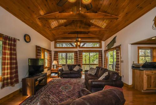 Happy Trails Three-bedroom Holiday Home