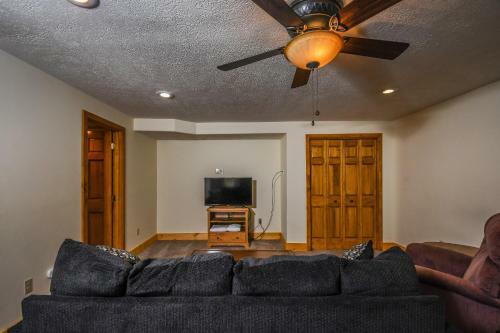 Happy Trails Three-bedroom Holiday Home