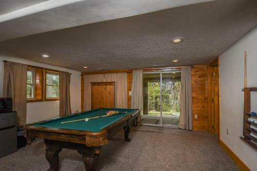 Happy Trails Three-bedroom Holiday Home