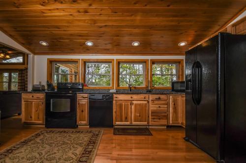 Happy Trails Three-bedroom Holiday Home