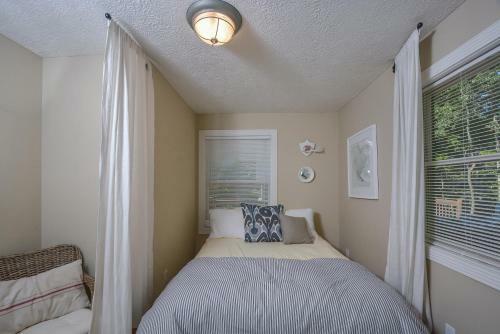 Heavenly Grove Five-bedroom Holiday Home