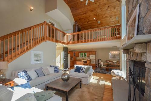 Heavenly Grove Five-bedroom Holiday Home