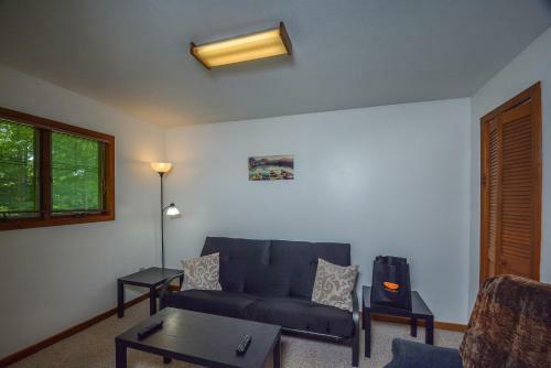 Lake View Three-bedroom Holiday Home