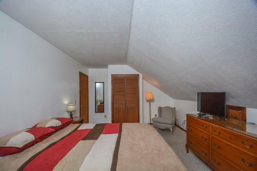 Lake View Three-bedroom Holiday Home