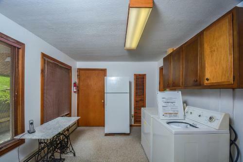 Lake View Three-bedroom Holiday Home