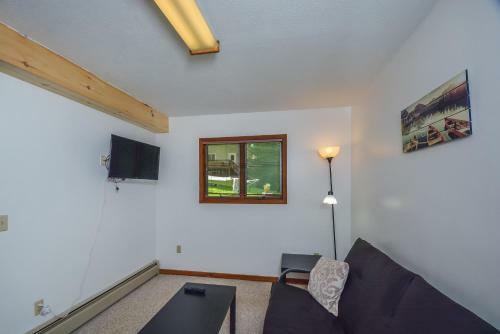 Lake View Three-bedroom Holiday Home