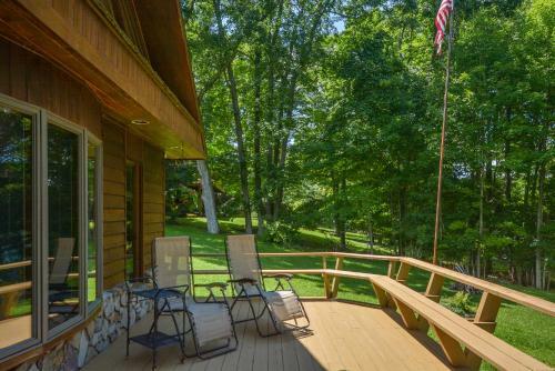 Lake View Three-bedroom Holiday Home