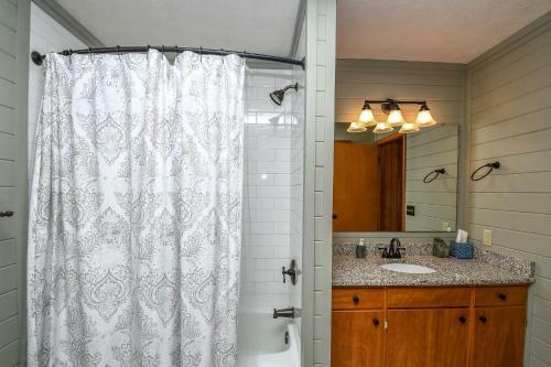 Fish Inn Four-bedroom Holiday Home