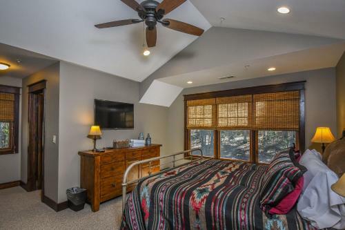 Once In A Blue Moon Five-bedroom Holiday Home