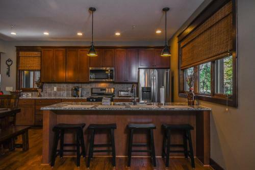 Once In A Blue Moon Five-bedroom Holiday Home