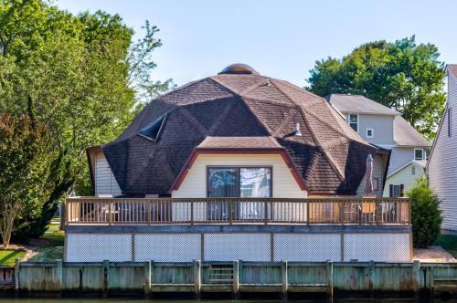 Geodesic Dome Home On The Canal