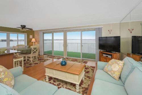 Thunder Island A-19 Home