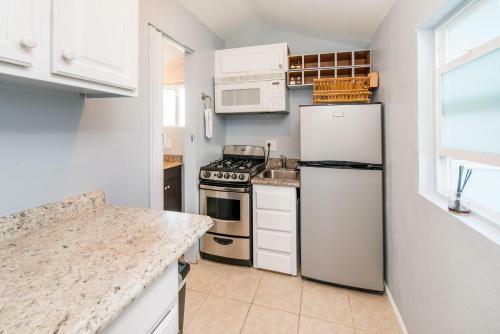 Pacific Bungalow & Tiny House