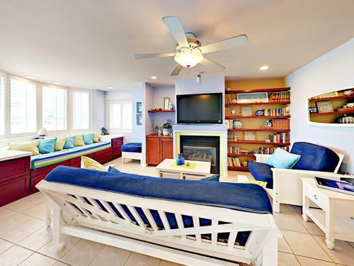 918 N The Strand Home