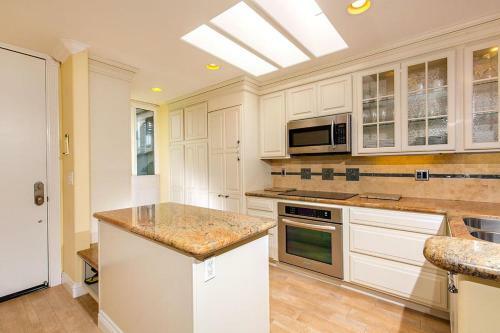 E16 Water's Edge Cottage