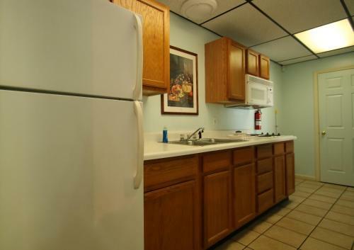 Biarritz Motel & Suites