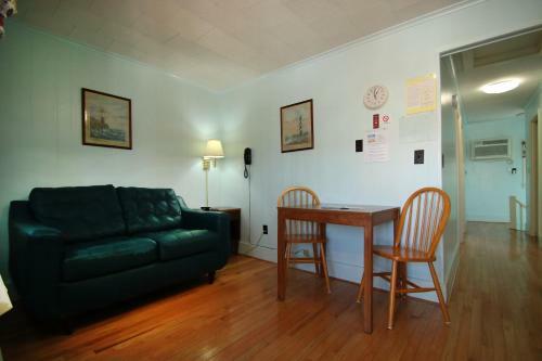 Biarritz Motel & Suites