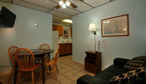 Biarritz Motel & Suites